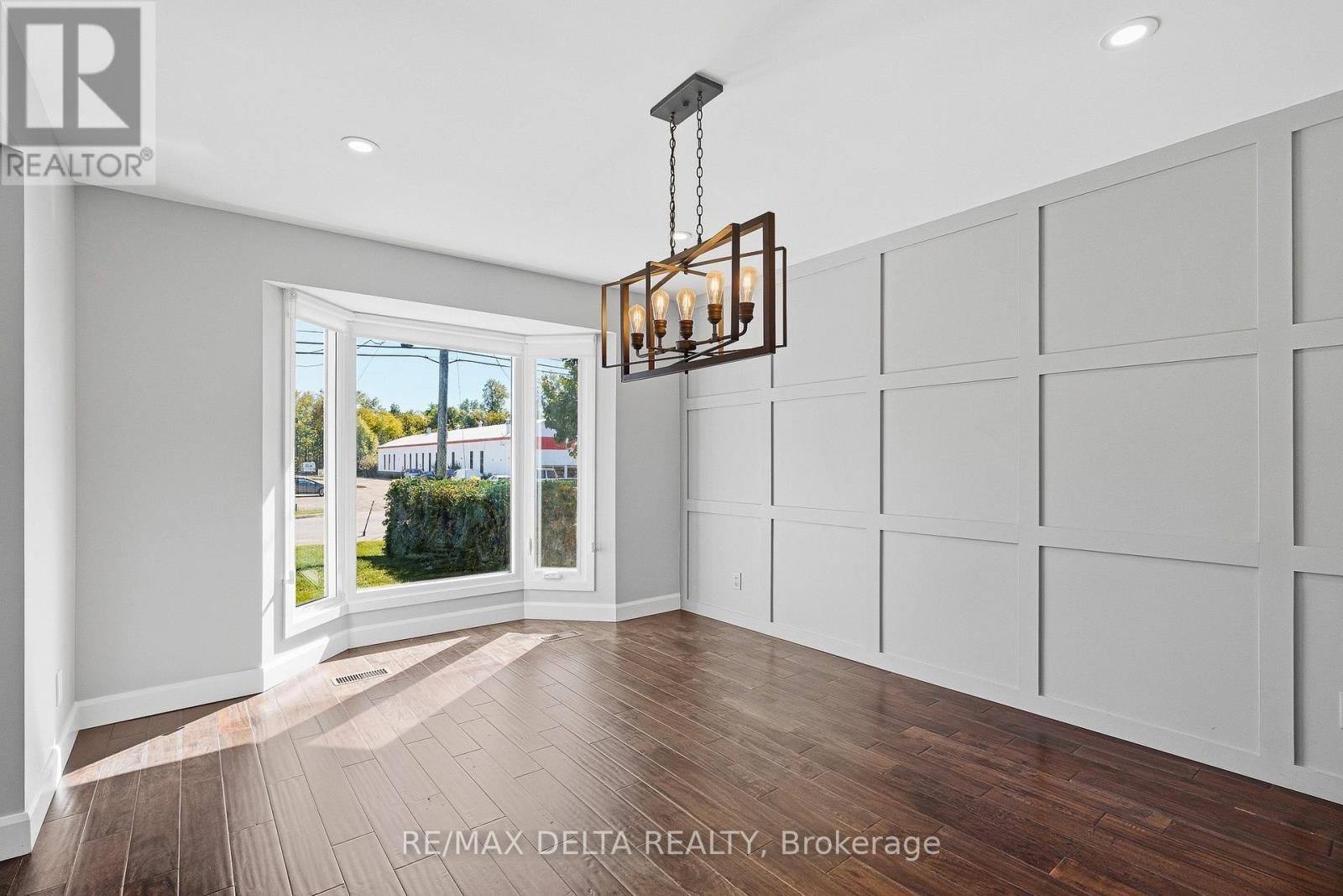 Condos for Sale in Ottawa – 1791 QUEENSDALE AVENUE, Ottawa – By Peter Sagos - Image 9
