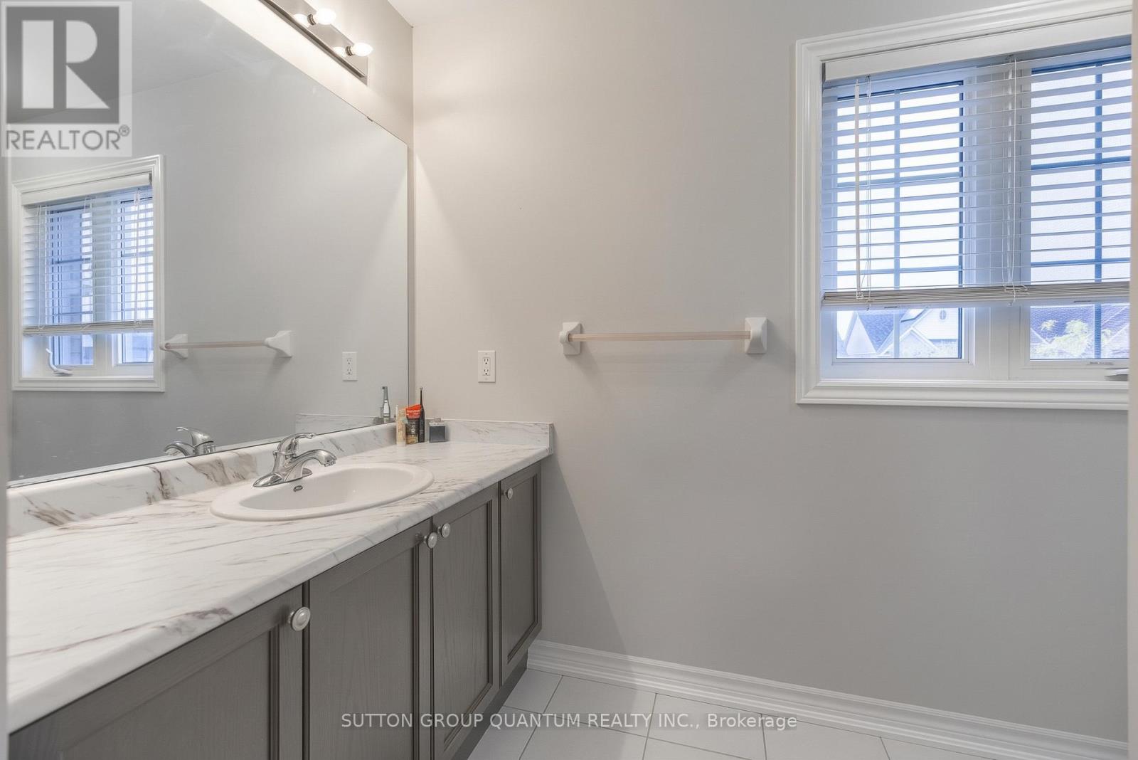 1304 HUNTER STREET - 34
