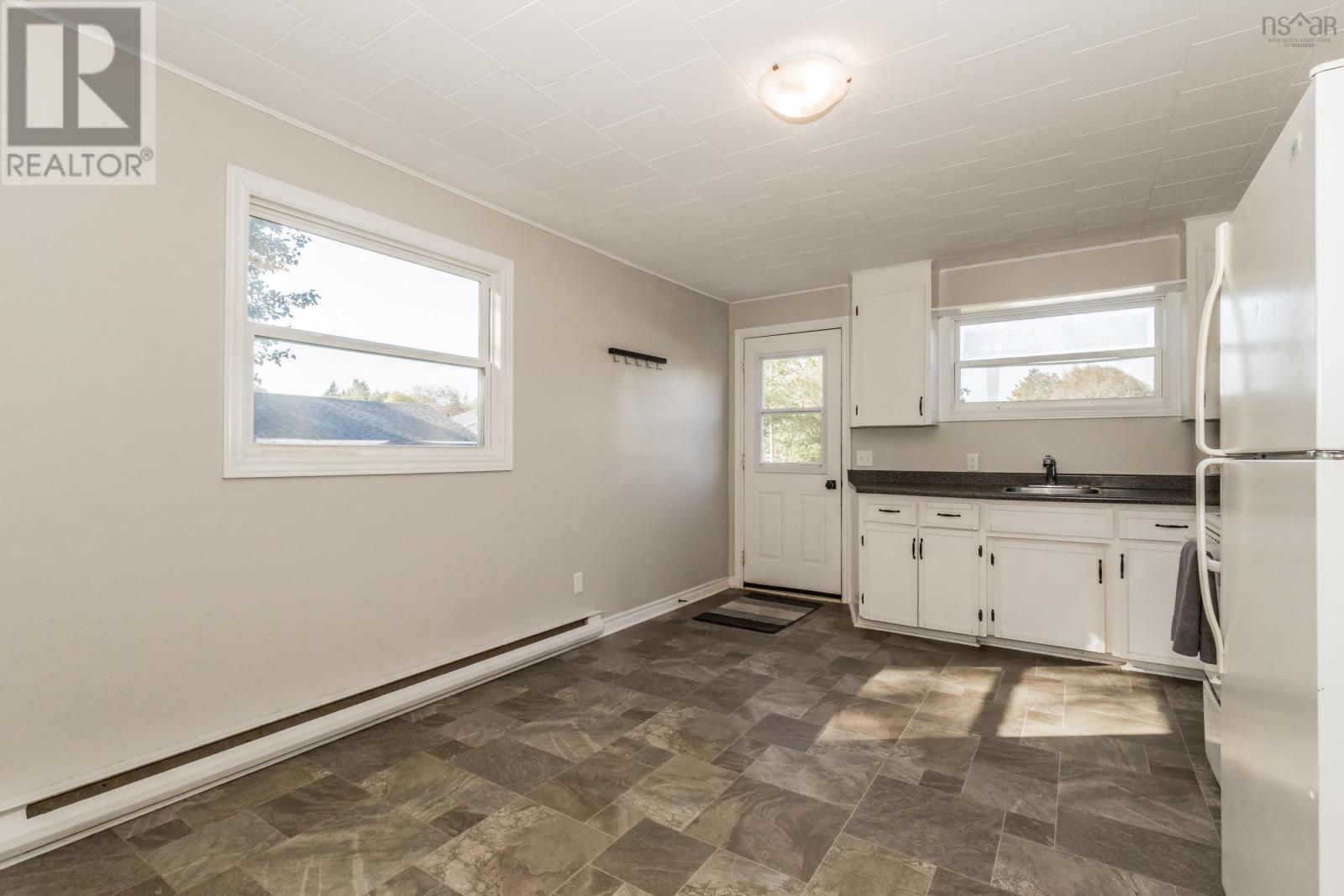 Property 7 of 27 of 1063/1065 Camhill Court