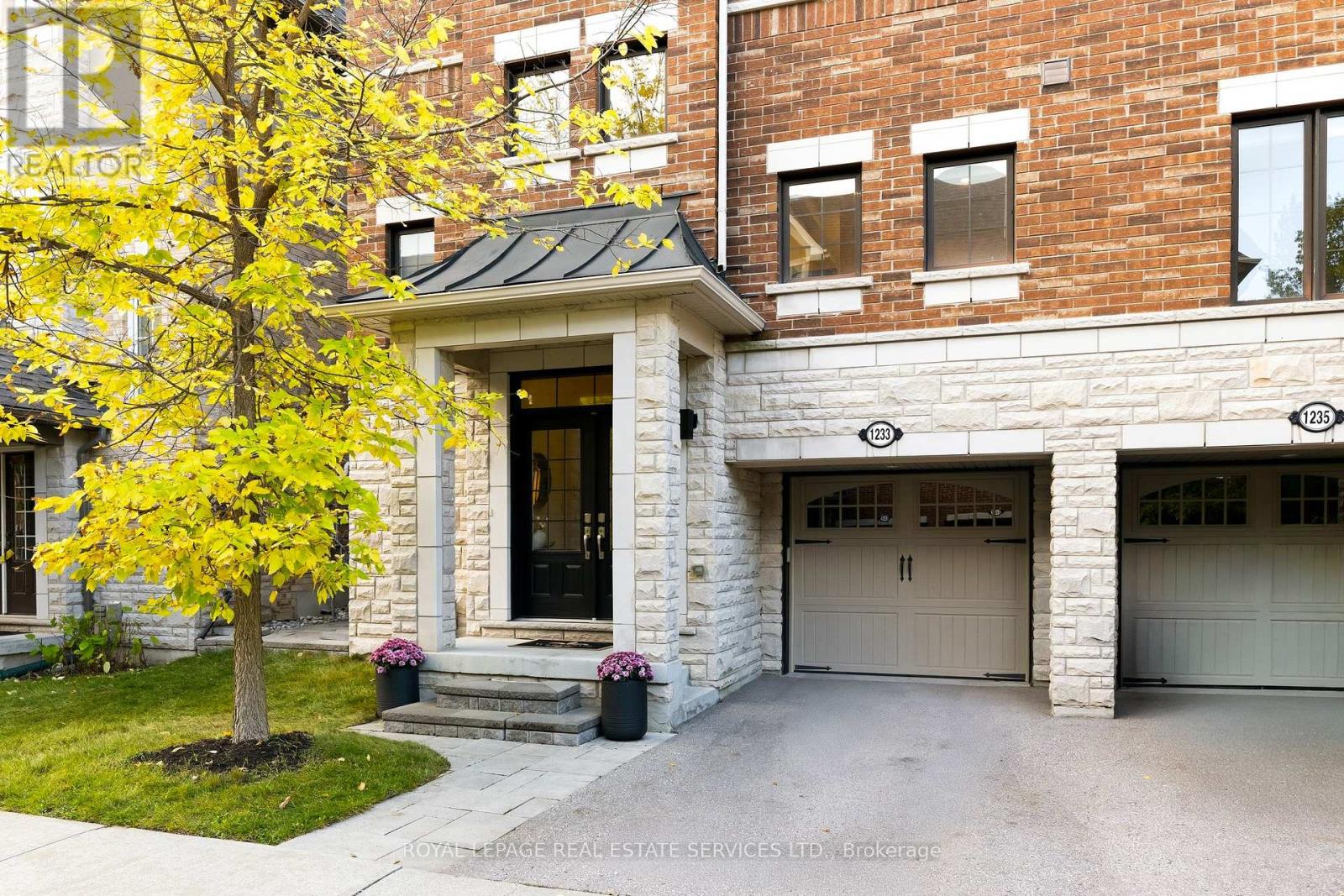 1233 Azinger Lane, Mississauga, ON photo 2