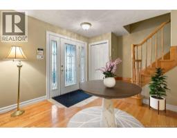 MAIN FLOOR FOYER VIRTUAL STAGING