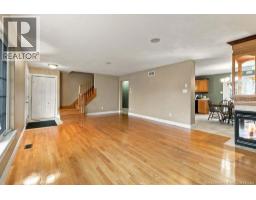 MAIN FLOOR LIVING ROOM