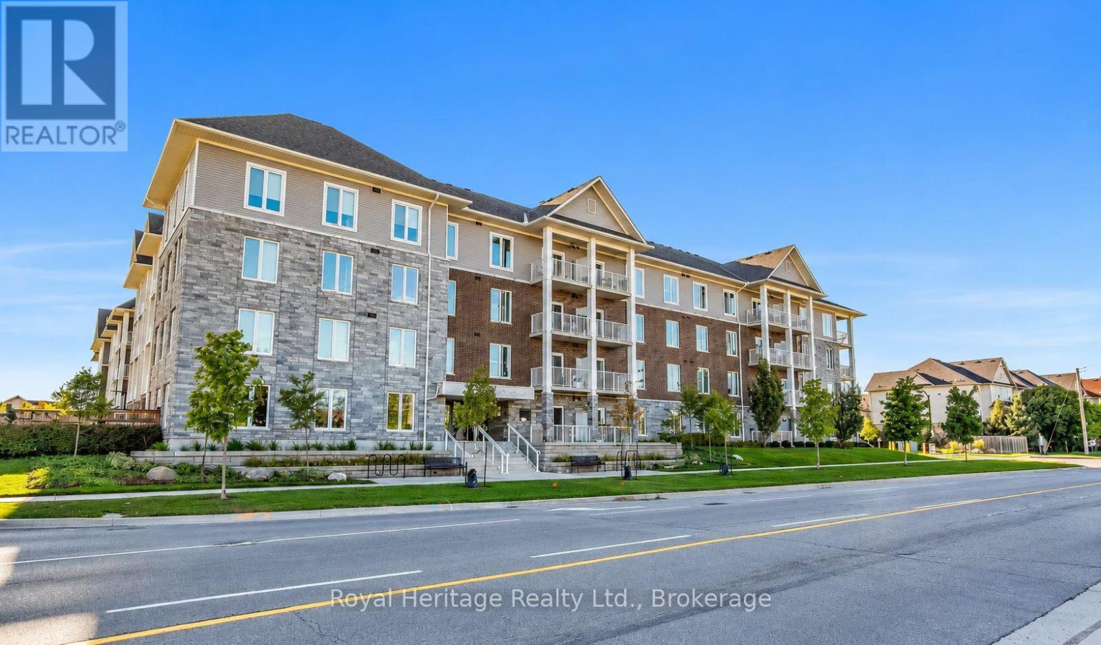 215- 290 Liberty Street North, Clarington, ON photo 1