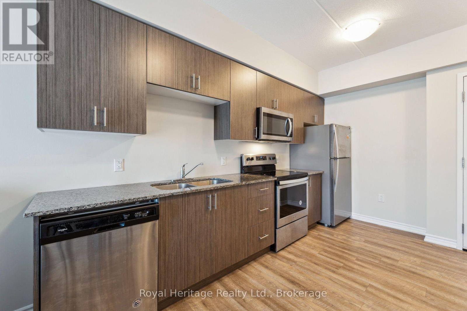 215- 290 Liberty Street North, Clarington, ON photo 6
