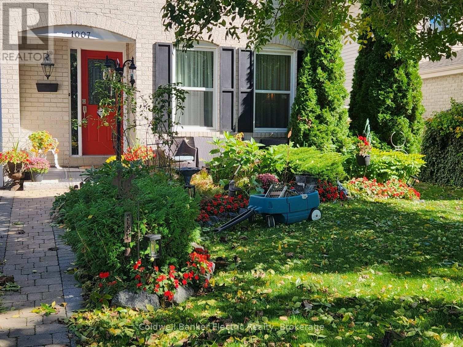 1007 Moorelands Crescent, Pickering, ON photo 2
