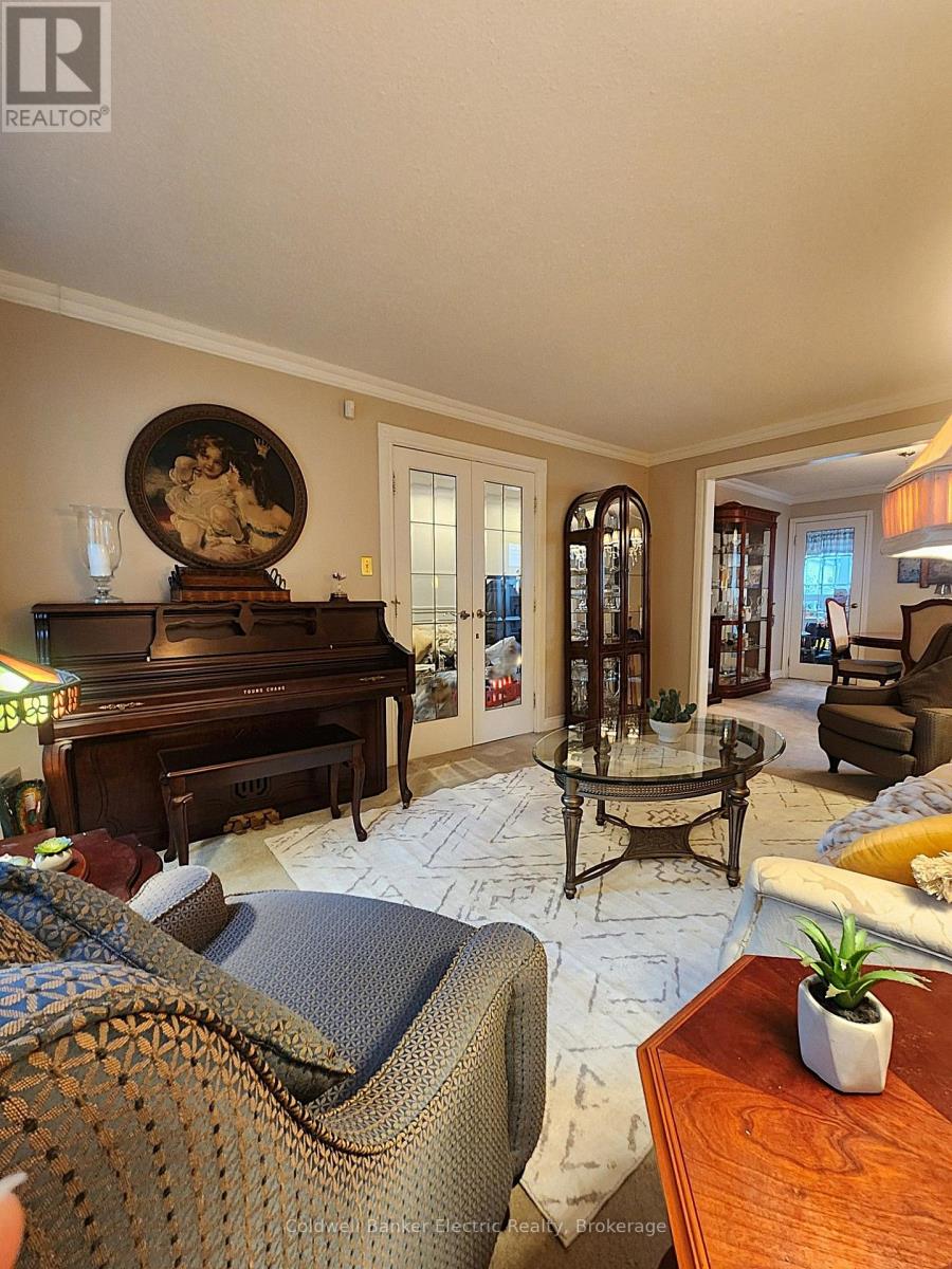 1007 Moorelands Crescent, Pickering, ON photo 3