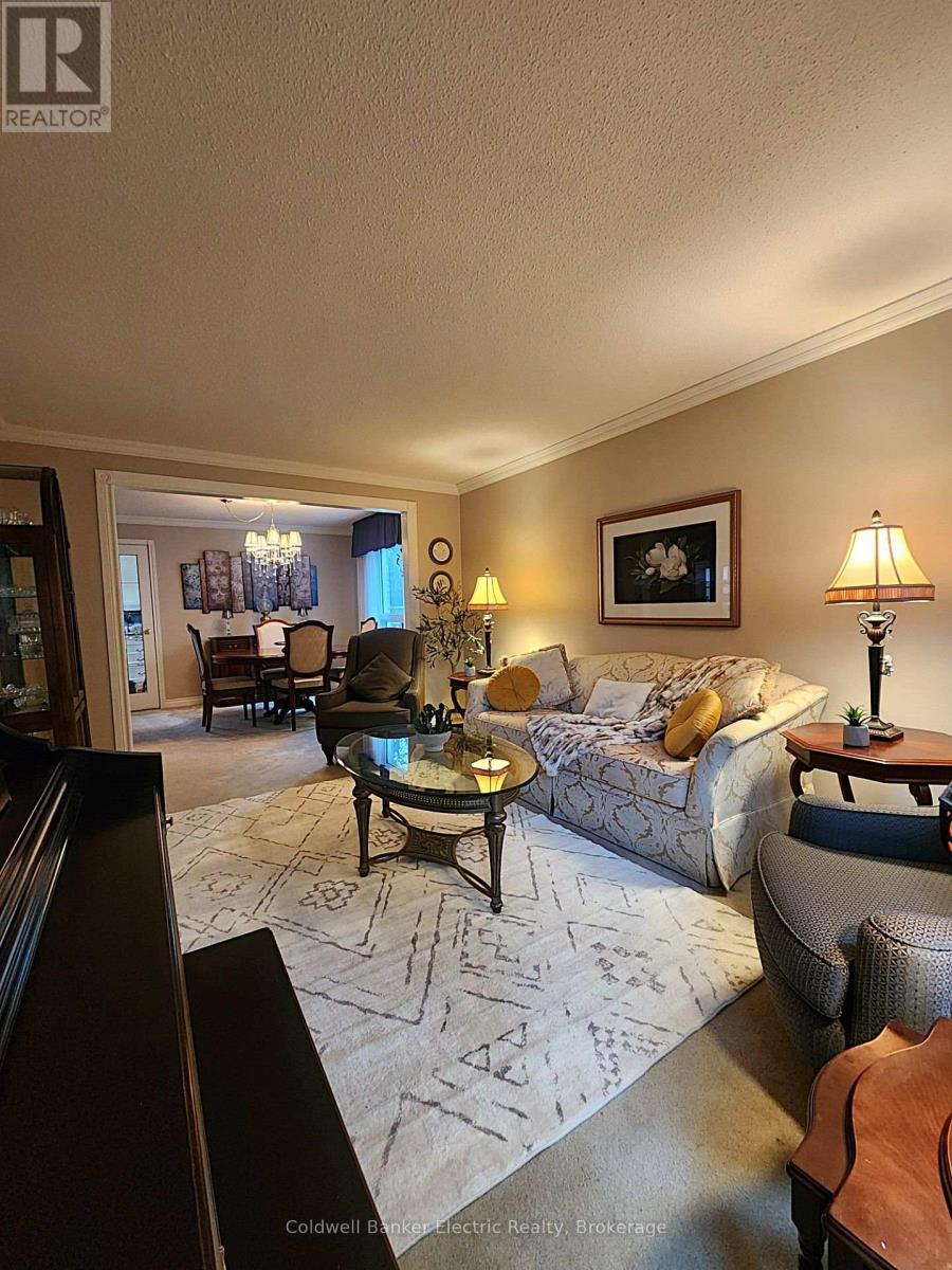 1007 Moorelands Crescent, Pickering, ON photo 4