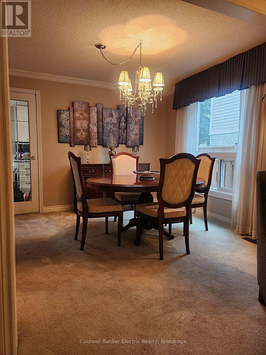 1007 Moorelands Crescent, Pickering, ON photo 7