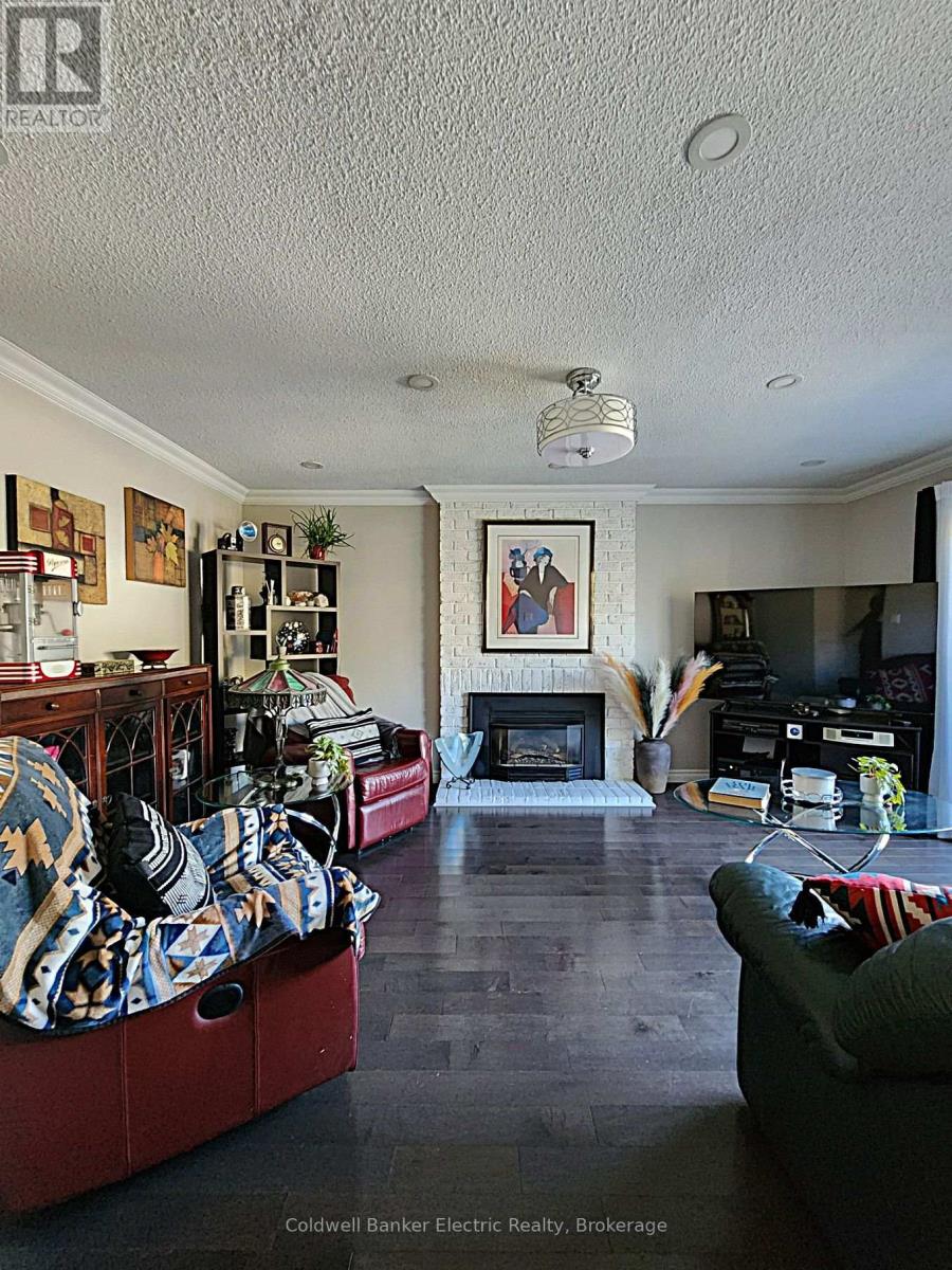 1007 Moorelands Crescent, Pickering, ON photo 8