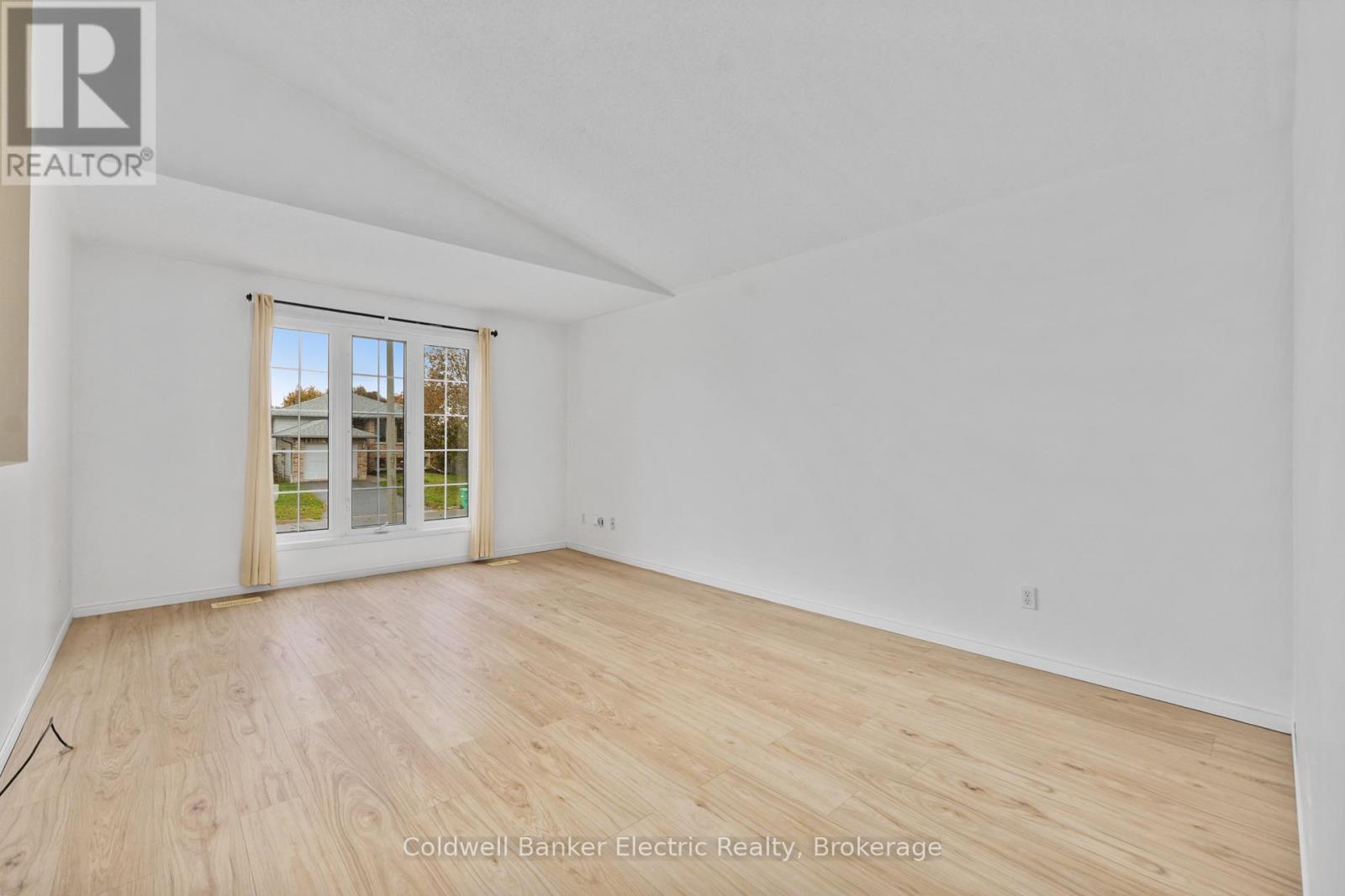 271 Dainton Drive, Peterborough, ON photo 3