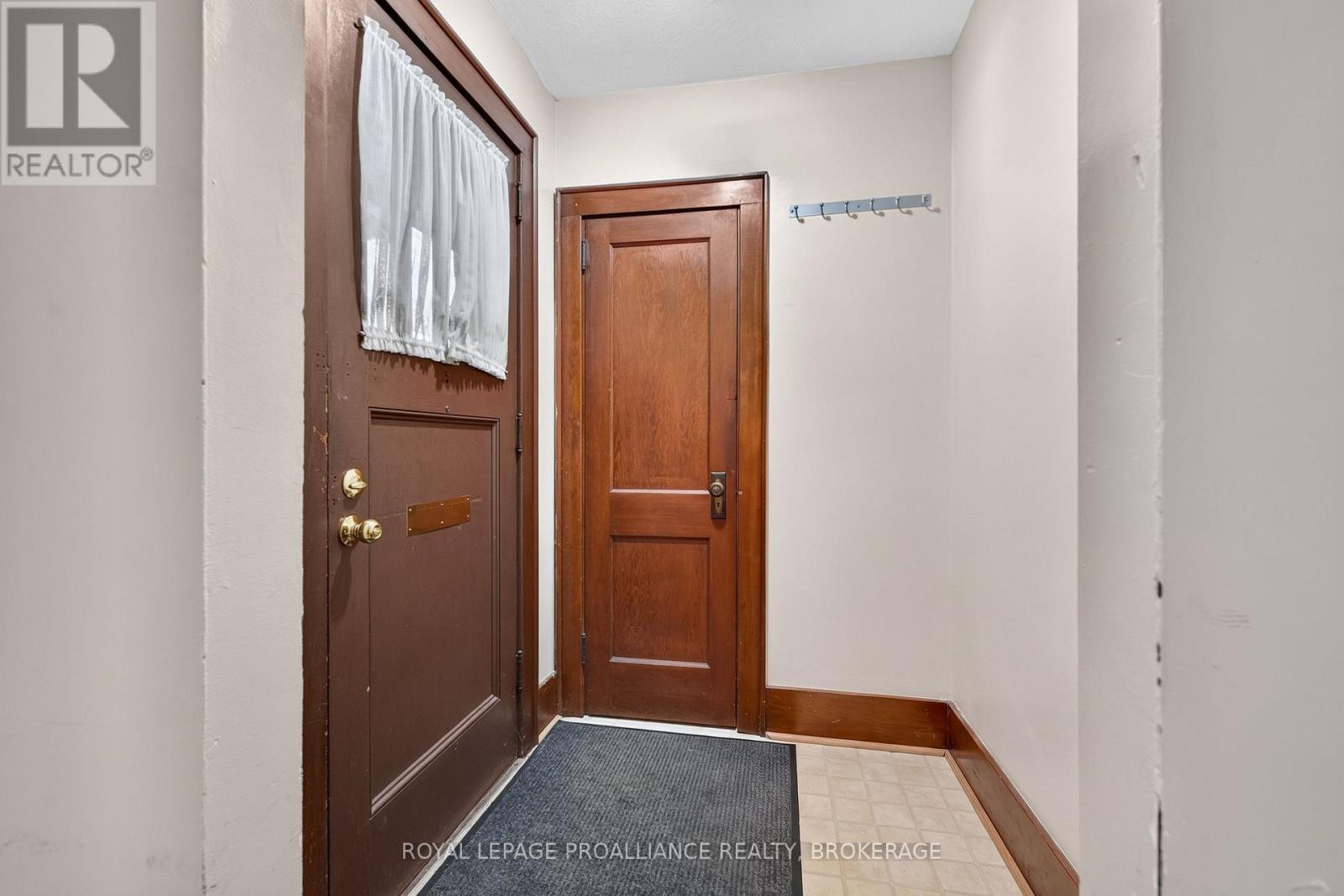 86 ELLERBECK STREET, Kingston (Central City East), ON, photo 2