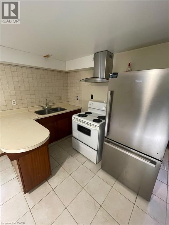 190 CEDARVALE Crescent Unit# Lower, Waterloo — photo 2