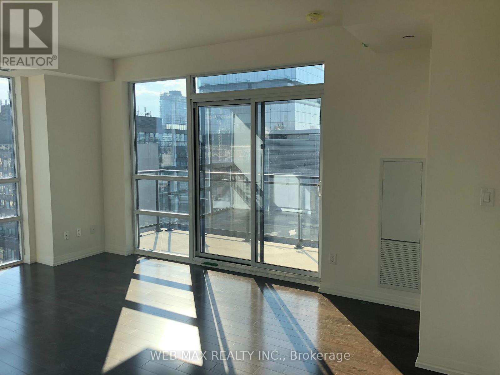 460 Adelaide Unit 1528 photo 3
