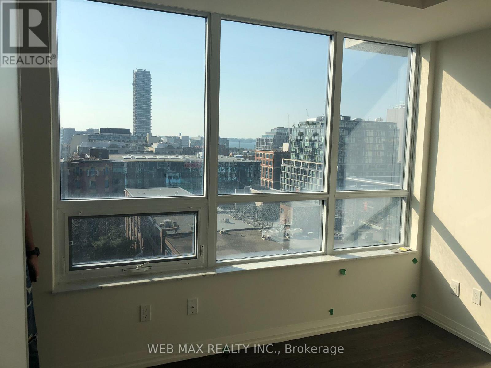 460 Adelaide Unit 1528 photo 5