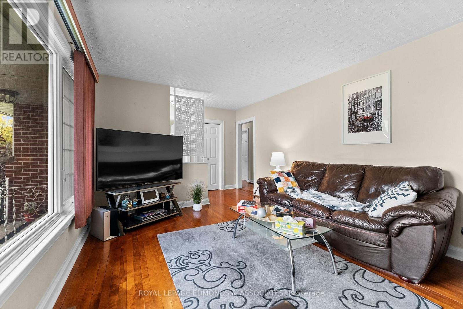 566 CATHERINE STREET S - 11