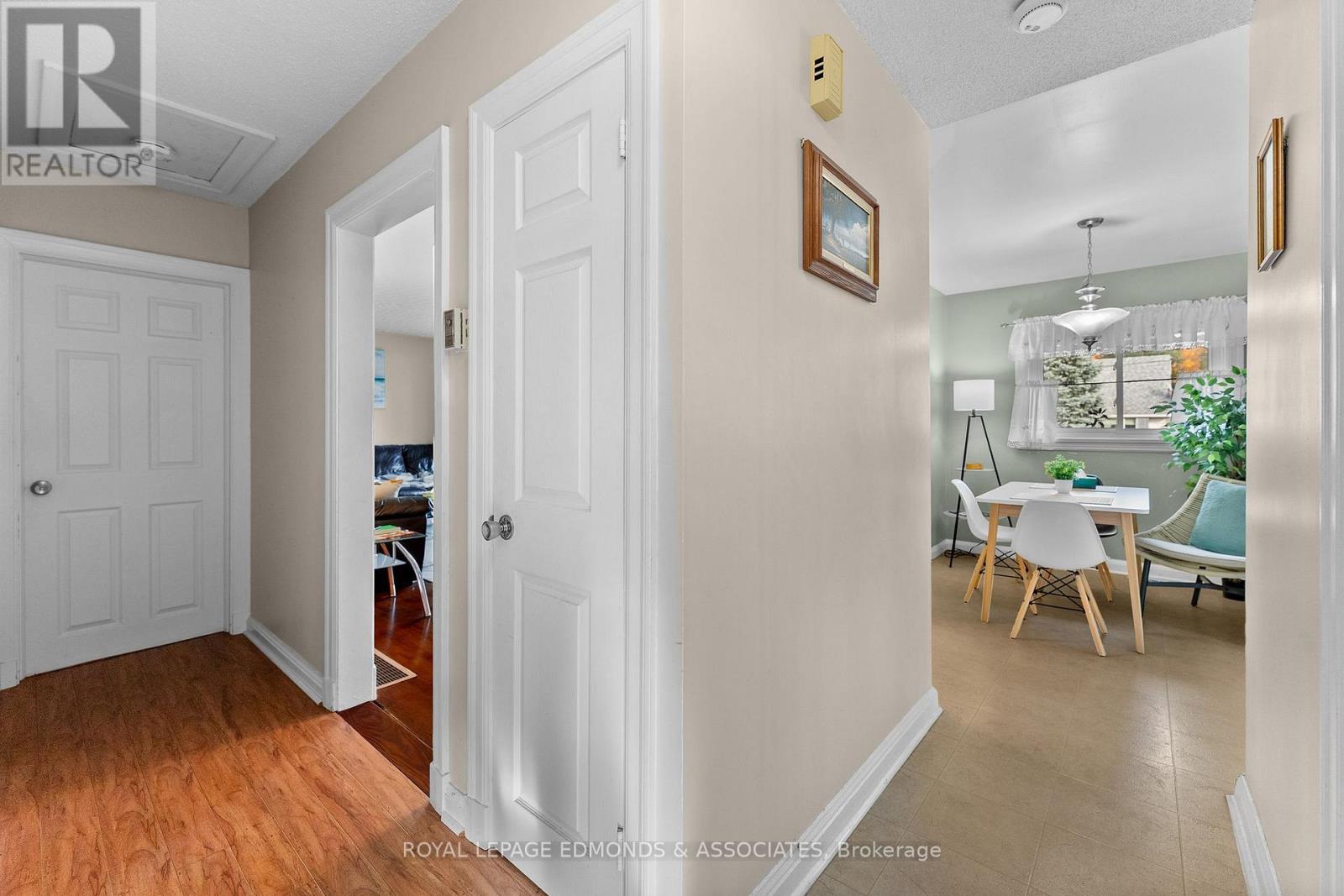 566 CATHERINE STREET S - 20