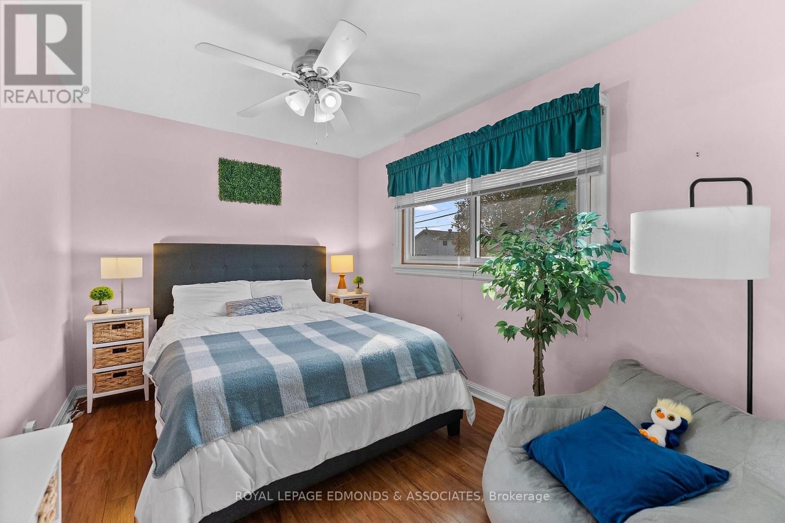 566 CATHERINE STREET S - 21