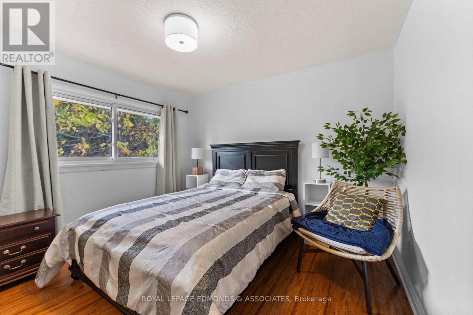 566 CATHERINE STREET S - 25