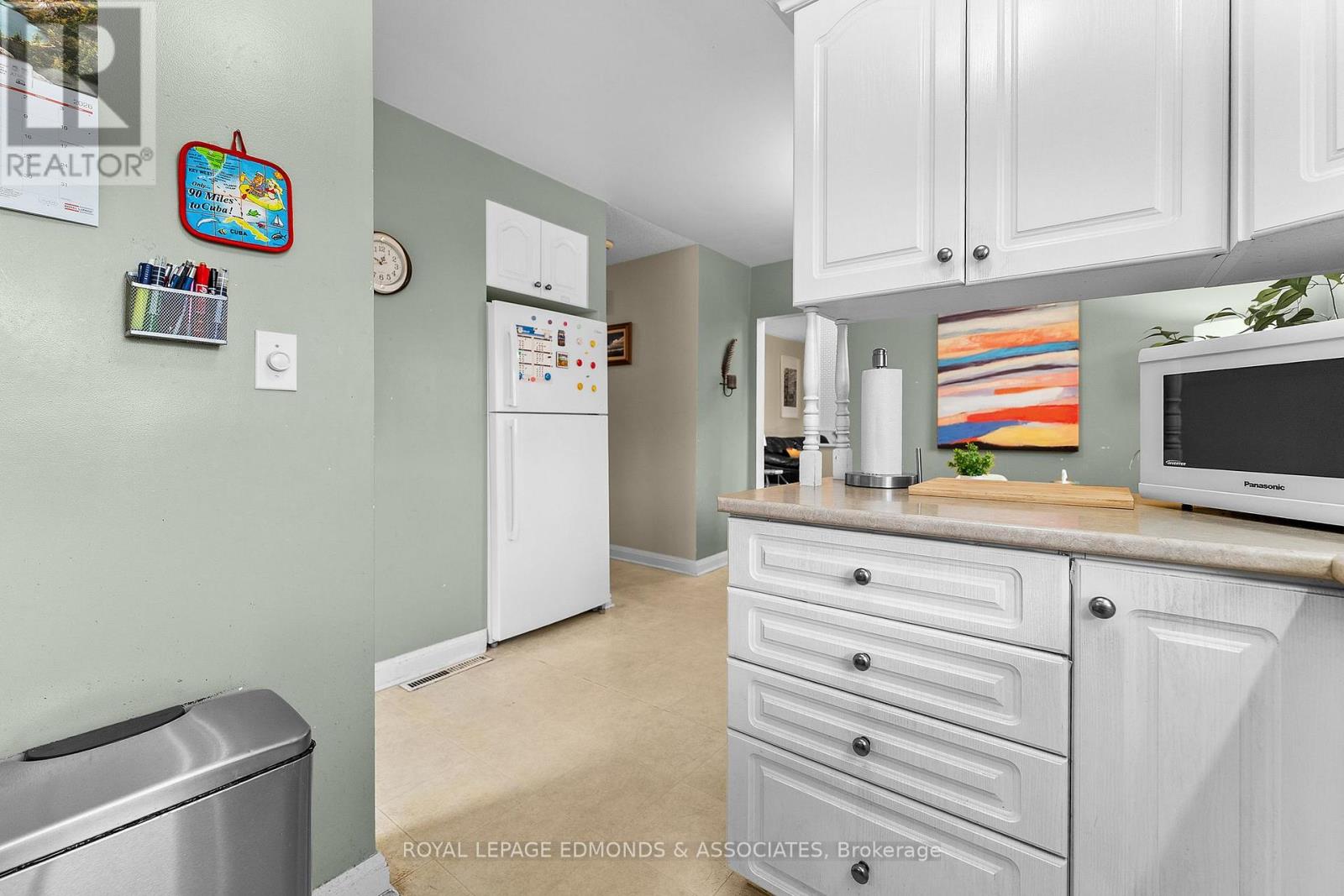 566 CATHERINE STREET S - 18