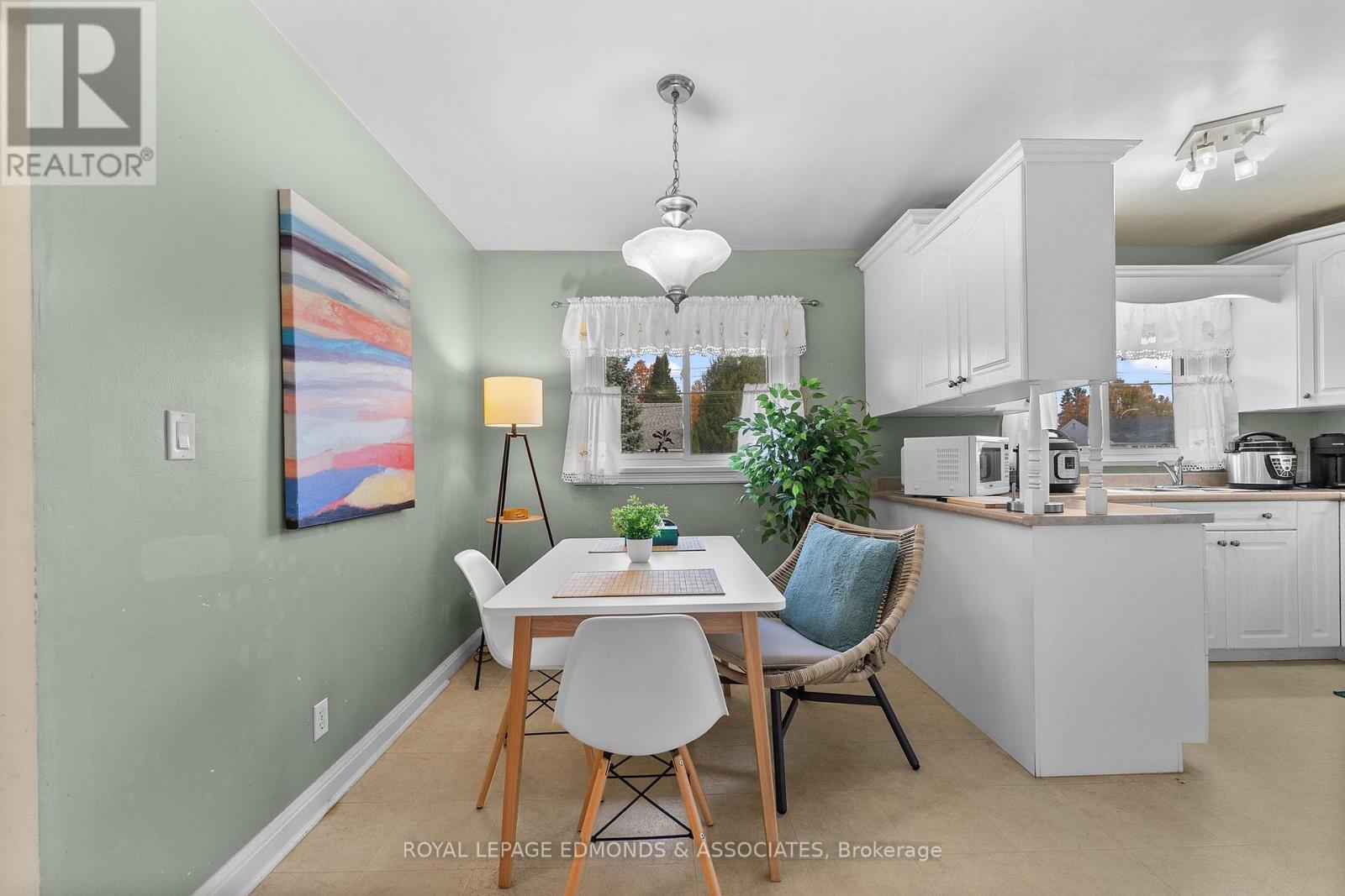 566 CATHERINE STREET S - 13