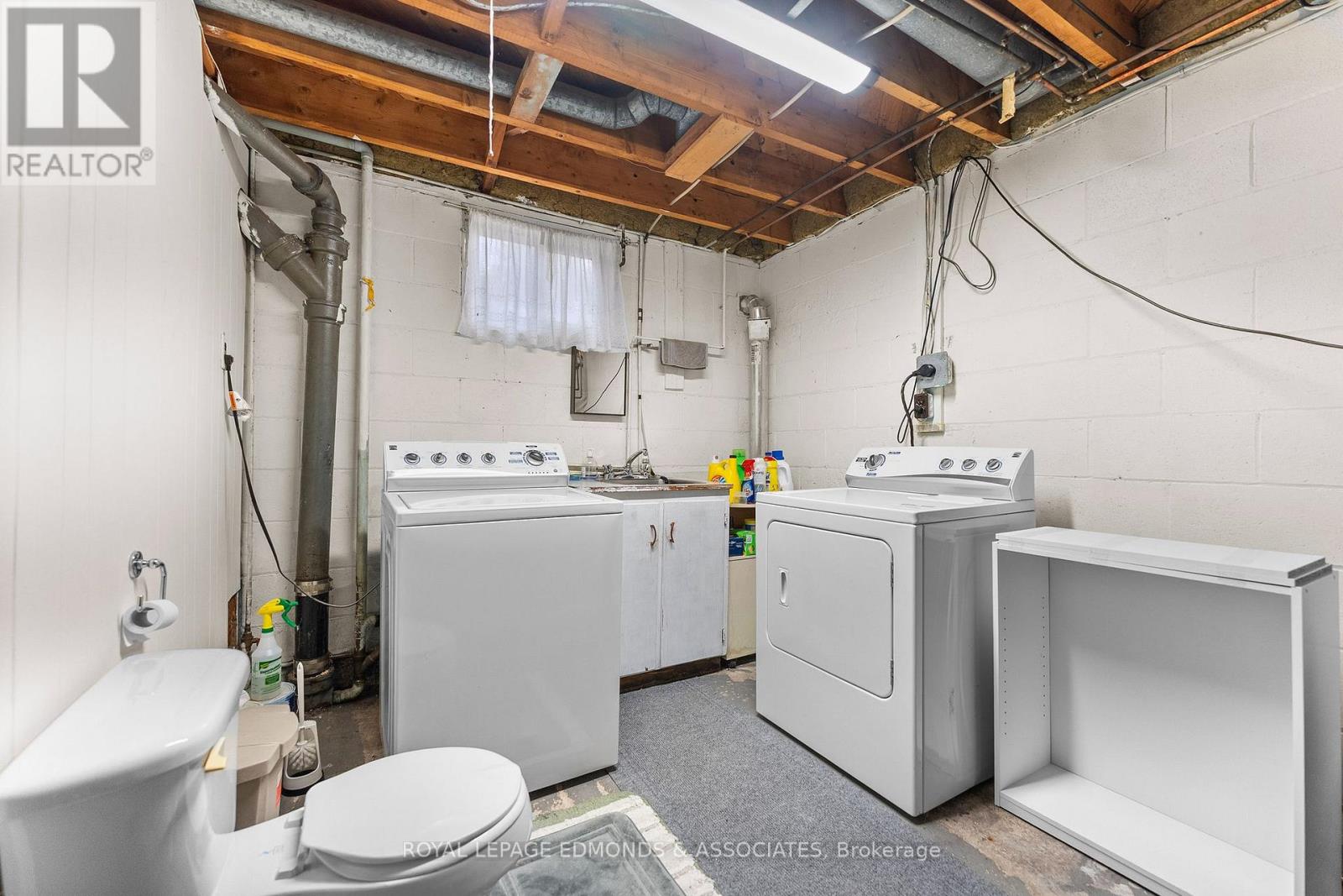 566 CATHERINE STREET S - 28