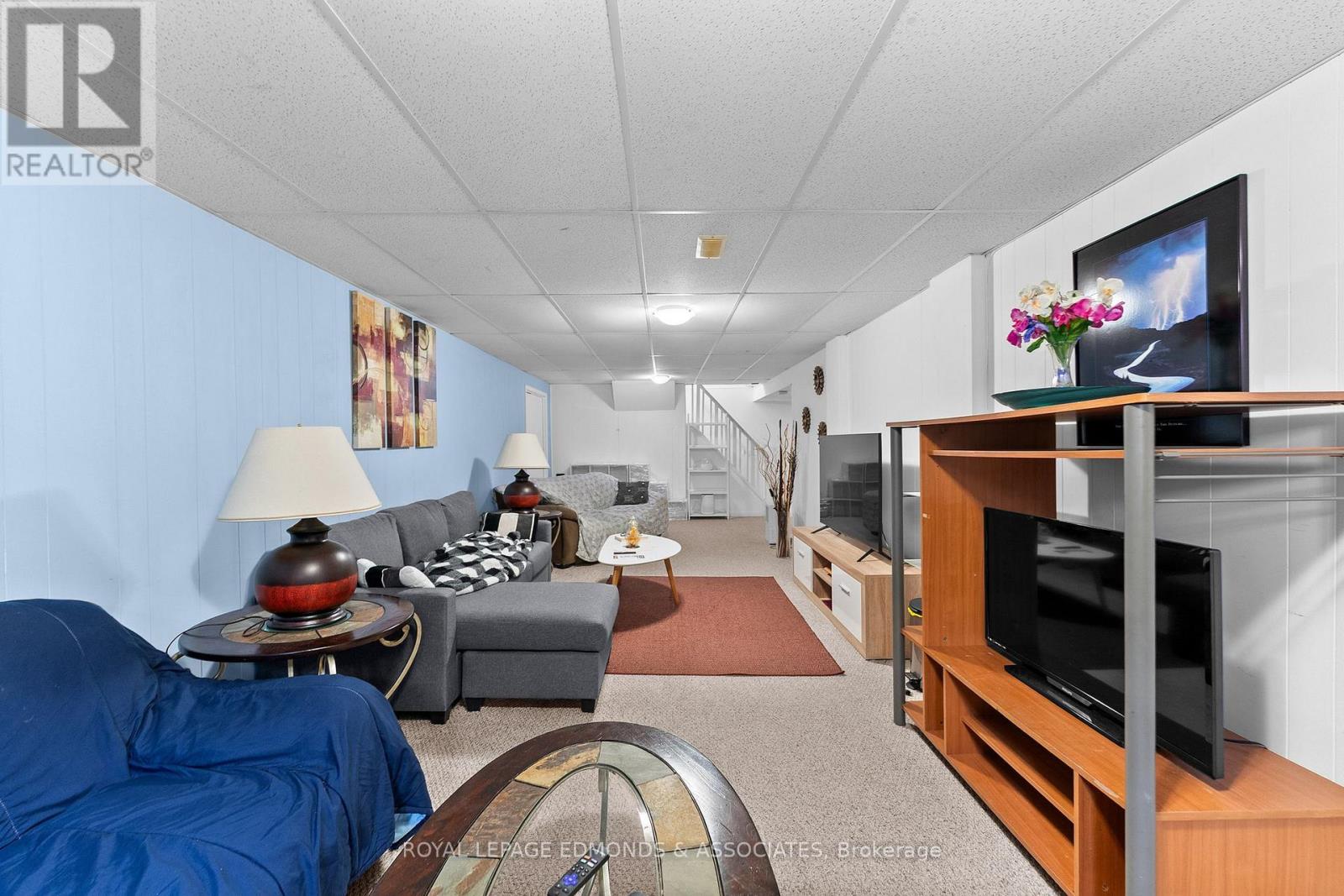 566 CATHERINE STREET S - 32