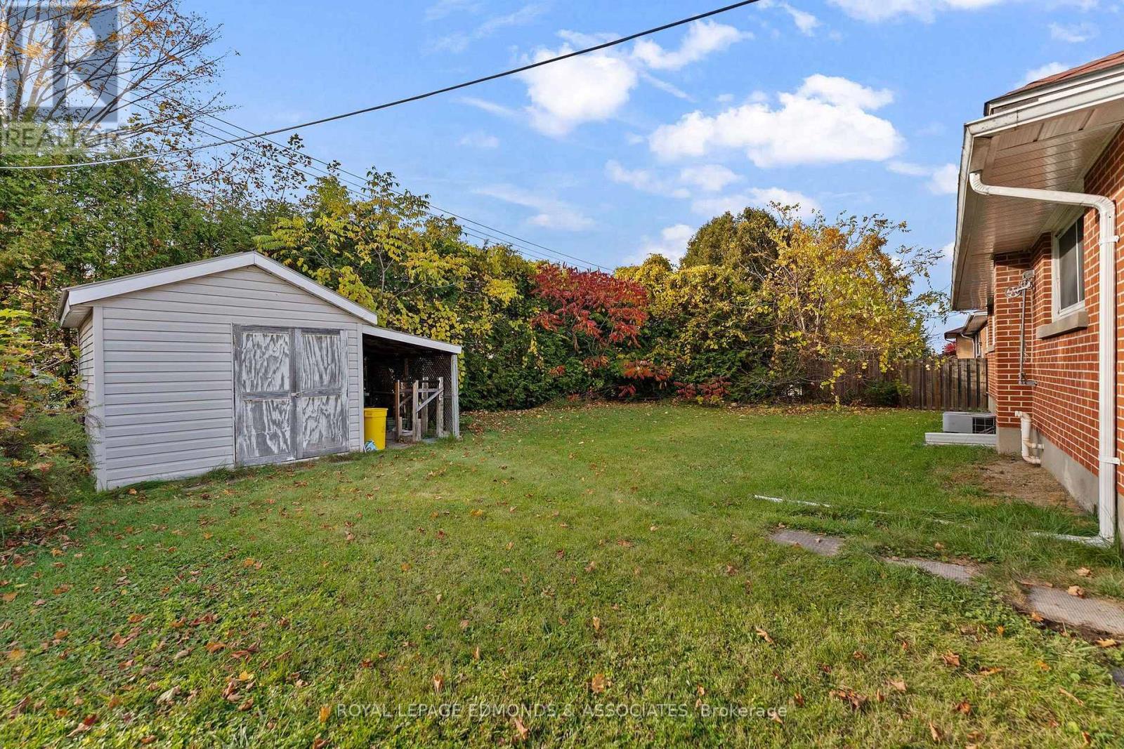 566 CATHERINE STREET S - 38