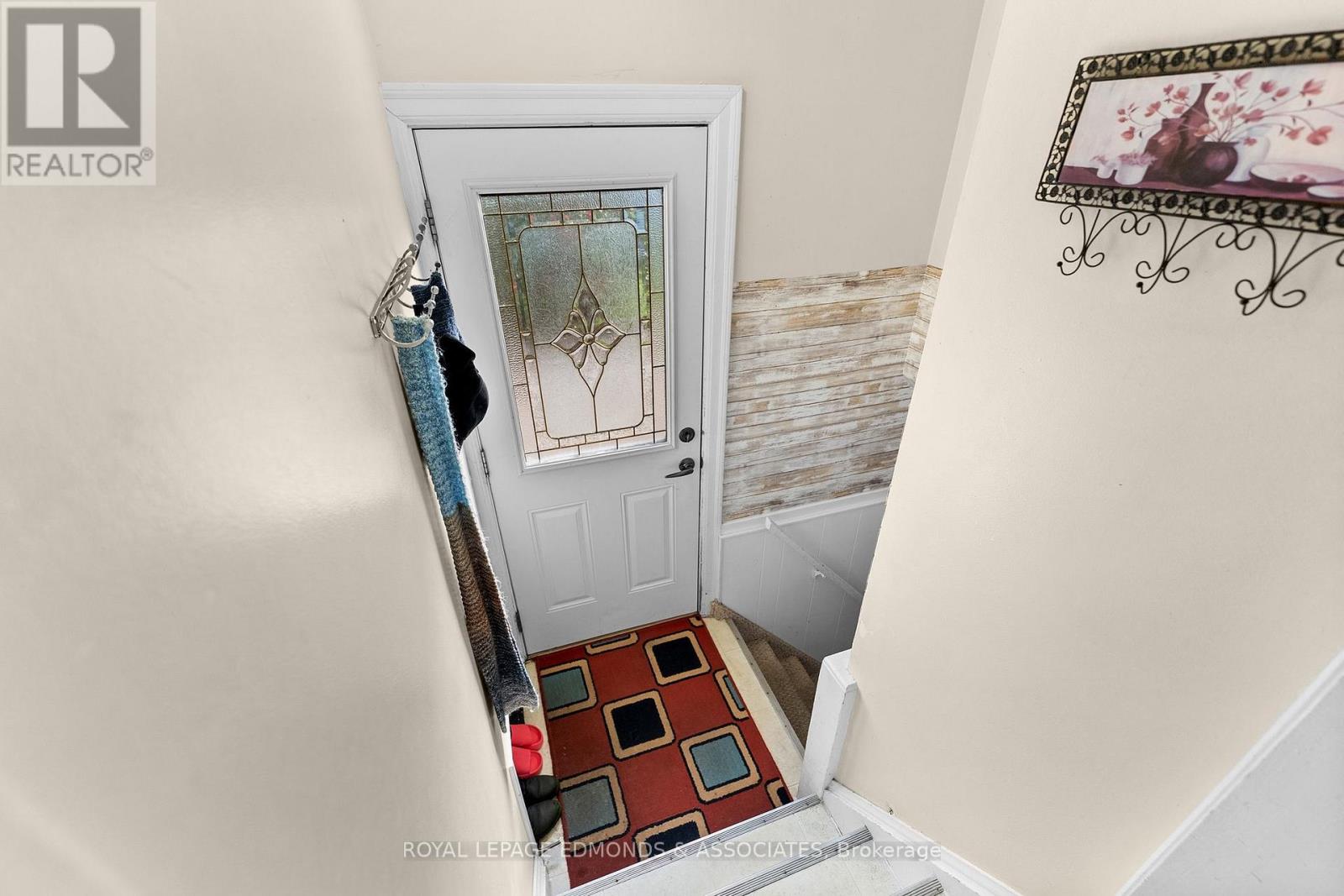 566 CATHERINE STREET S - 37