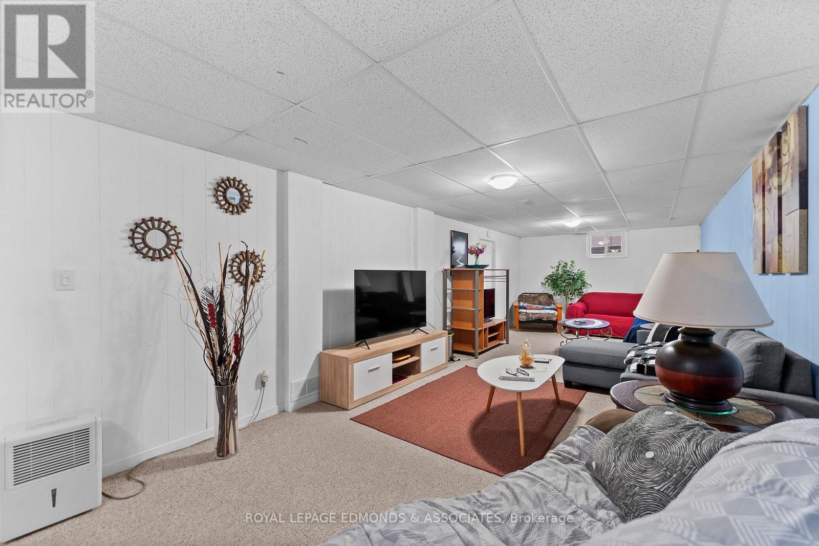 566 CATHERINE STREET S - 36