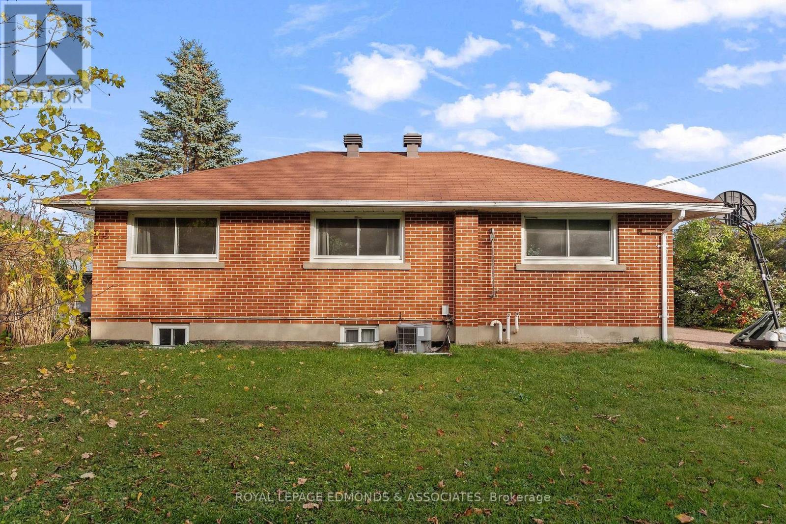 566 CATHERINE STREET S - 41