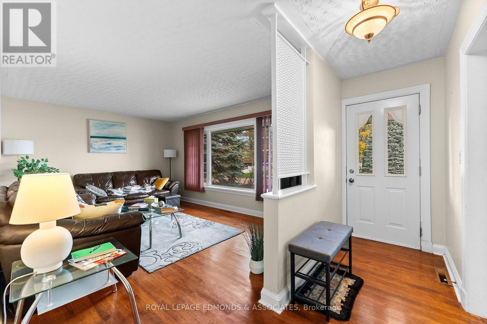 566 CATHERINE STREET S - 8
