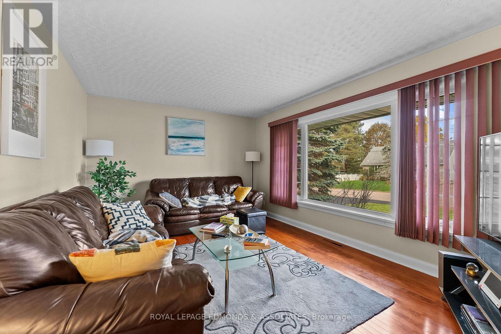 566 CATHERINE STREET S - 9