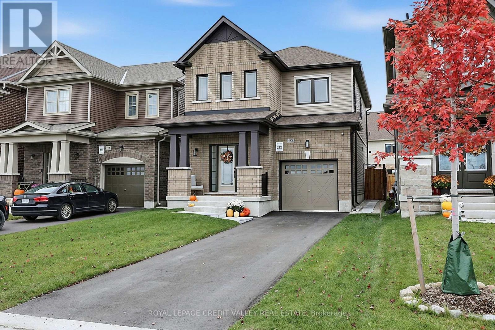 112 Lorne Thomas Place, New Tecumseth, ON photo 2