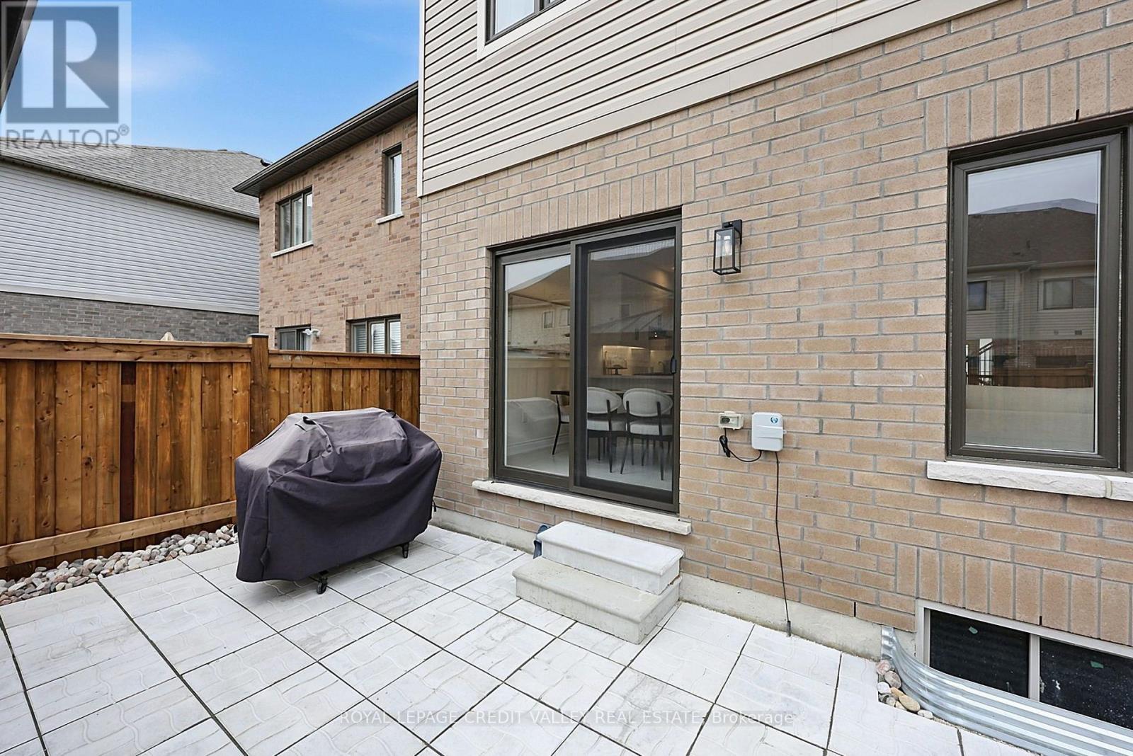 112 Lorne Thomas Place, New Tecumseth, ON photo 34