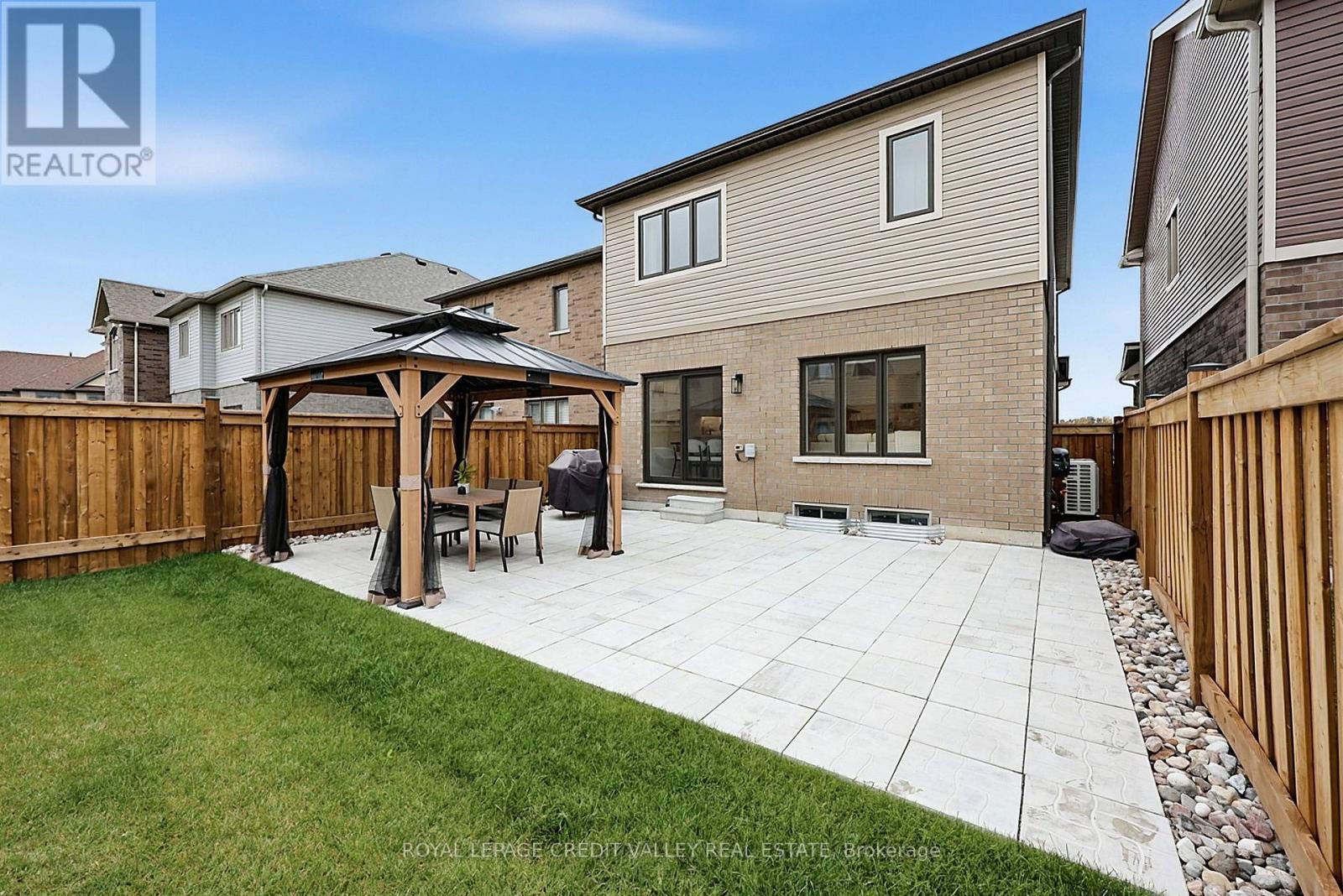 112 Lorne Thomas Place, New Tecumseth, ON photo 36