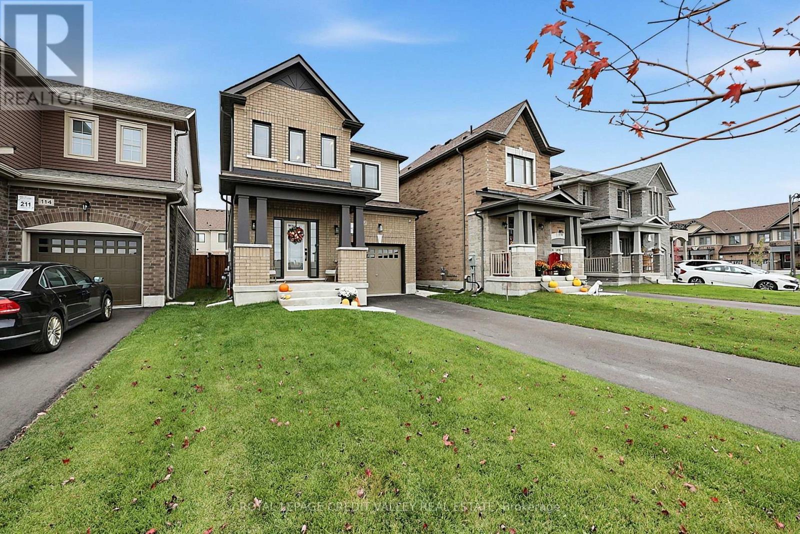 112 Lorne Thomas Place, New Tecumseth, ON photo 4