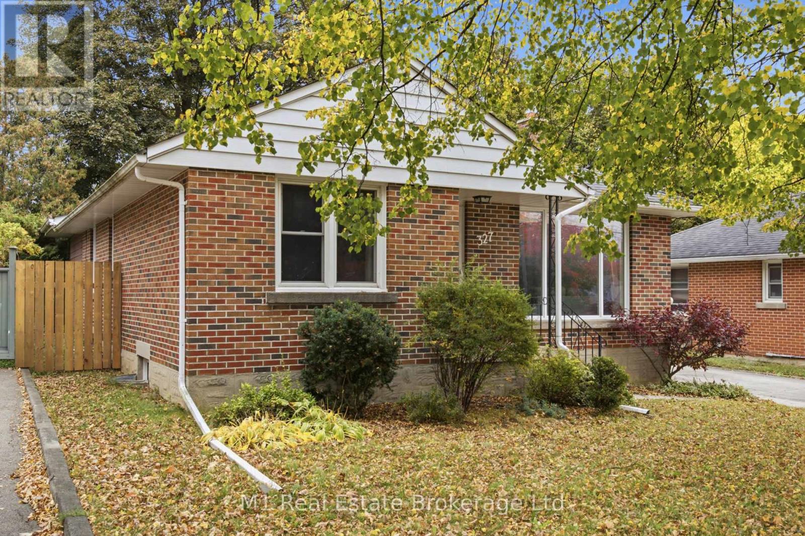 327 Metcalfe Street, photo 1 of 43