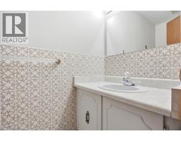 4pc Bathroom - 39 Sebas Court, Cambridge, ON N1R6M4 Photo 9