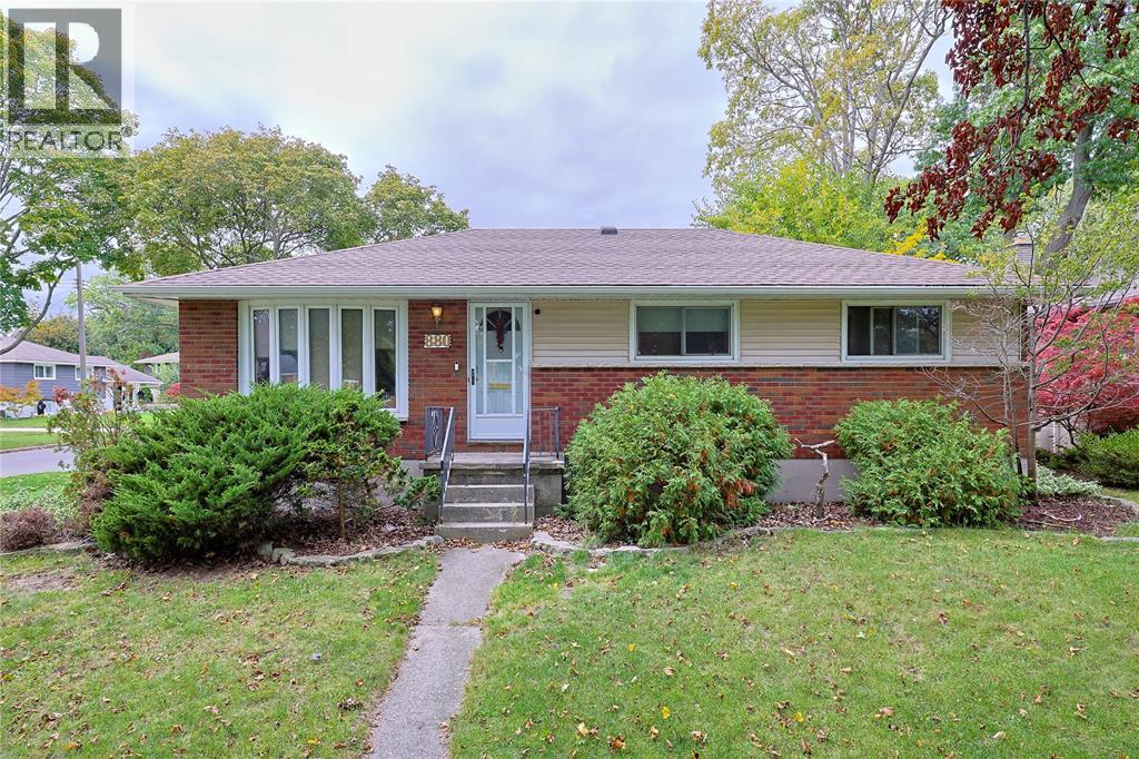 880 CHAMPLAIN