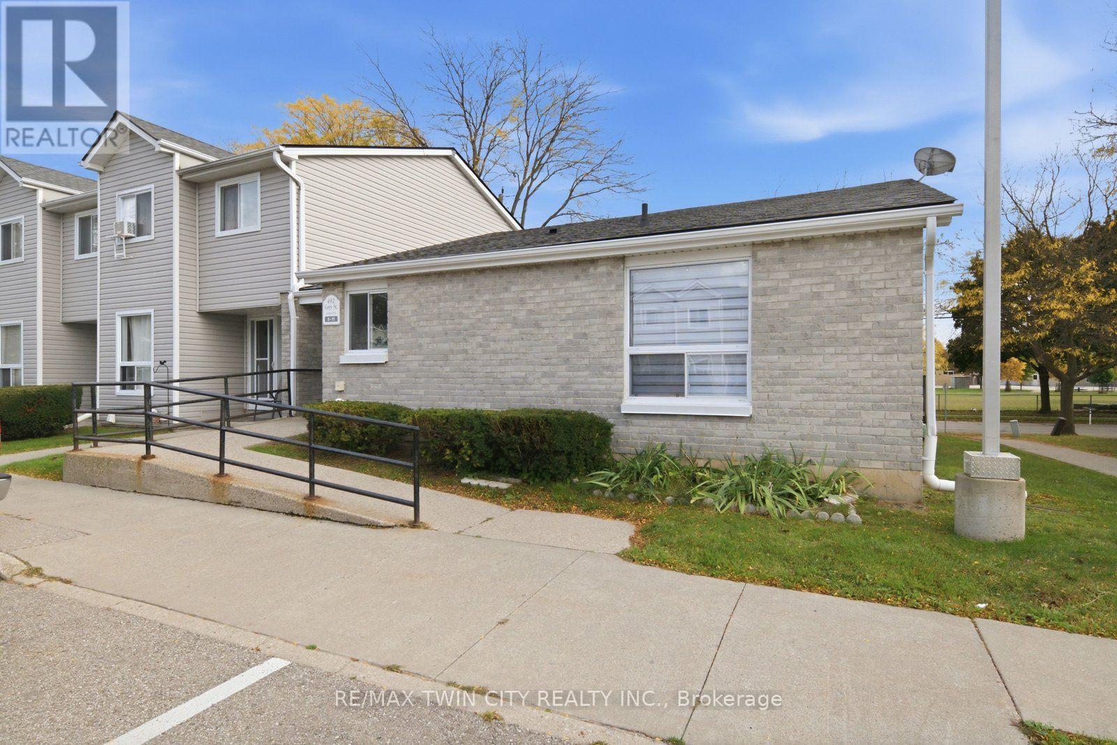 5- 492 Grey Street, Brantford, ON photo 3