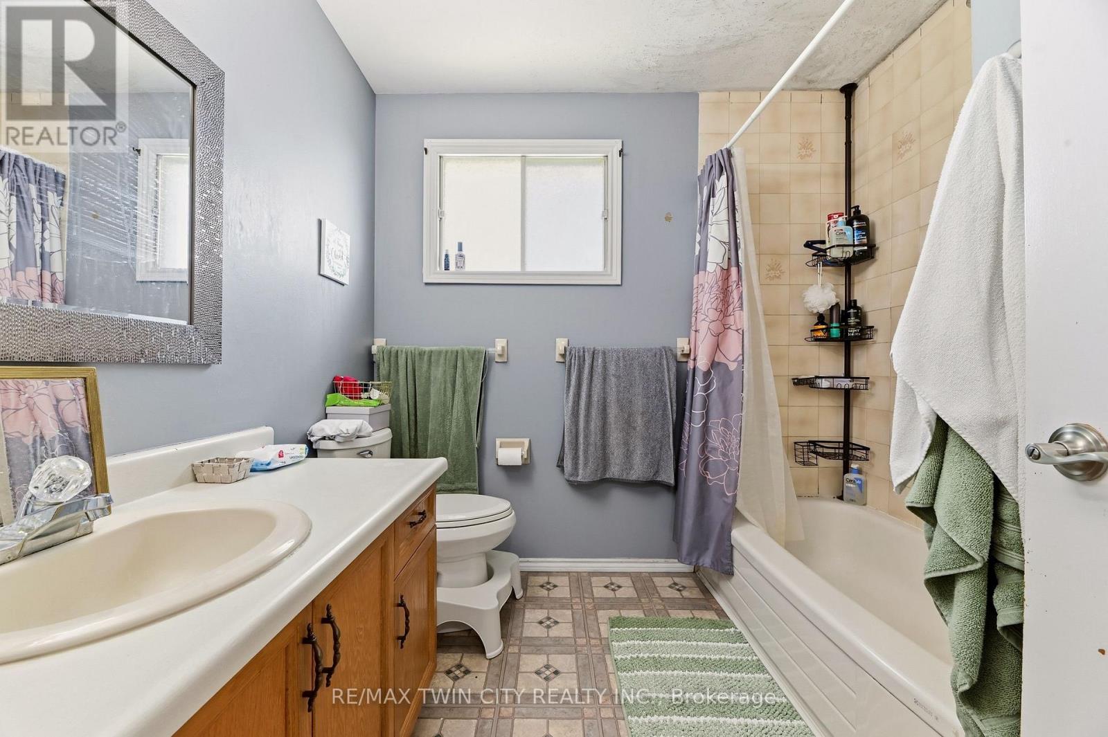 82 Beaver Crescent, Brantford, ON photo 14