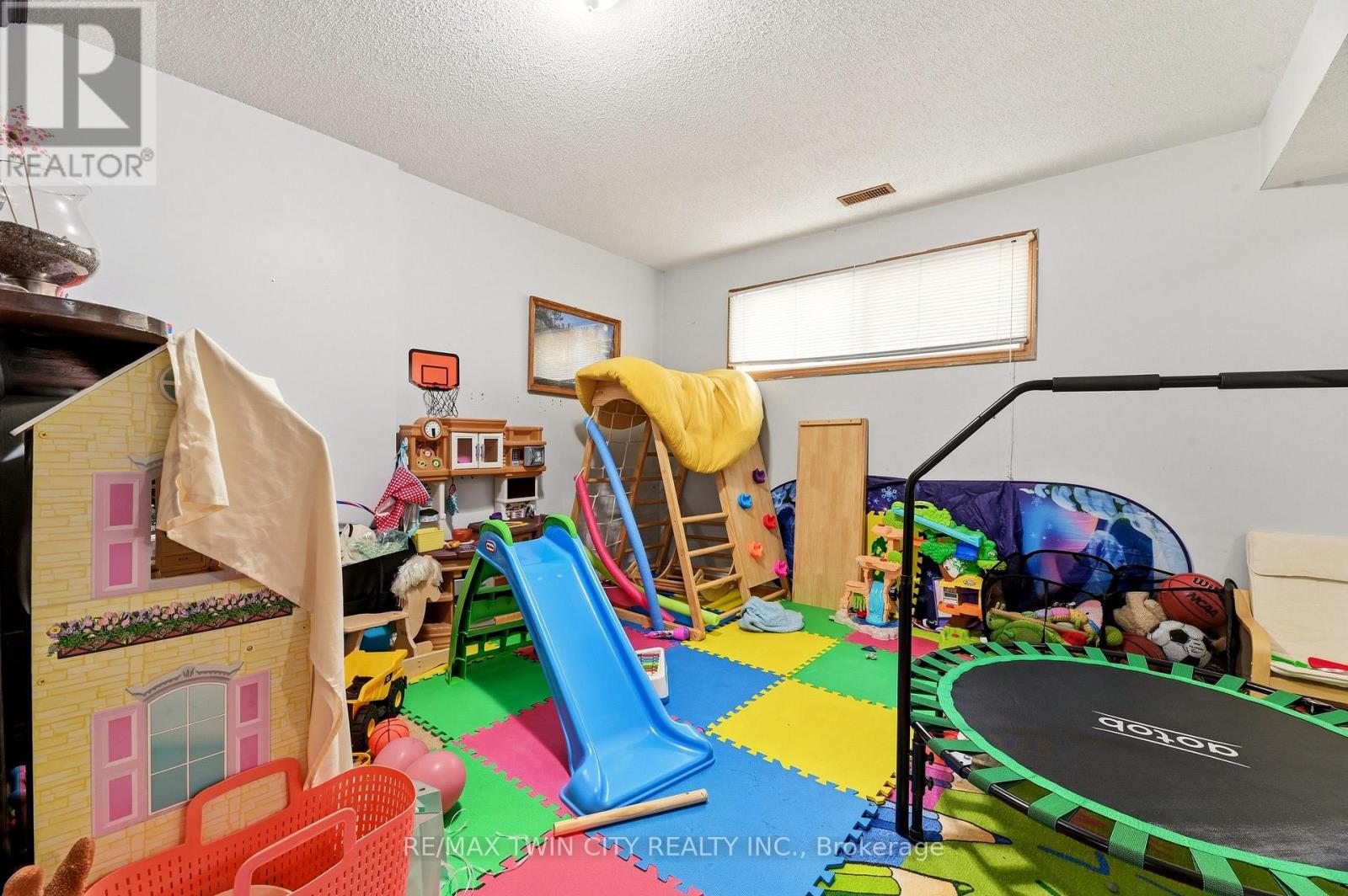 82 Beaver Crescent, Brantford, ON photo 17