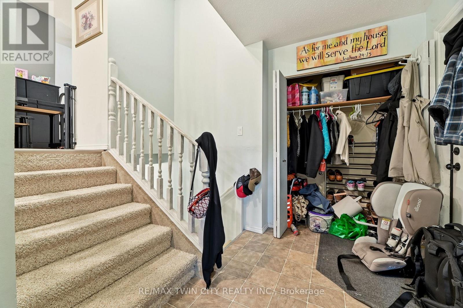82 Beaver Crescent, Brantford, ON photo 3