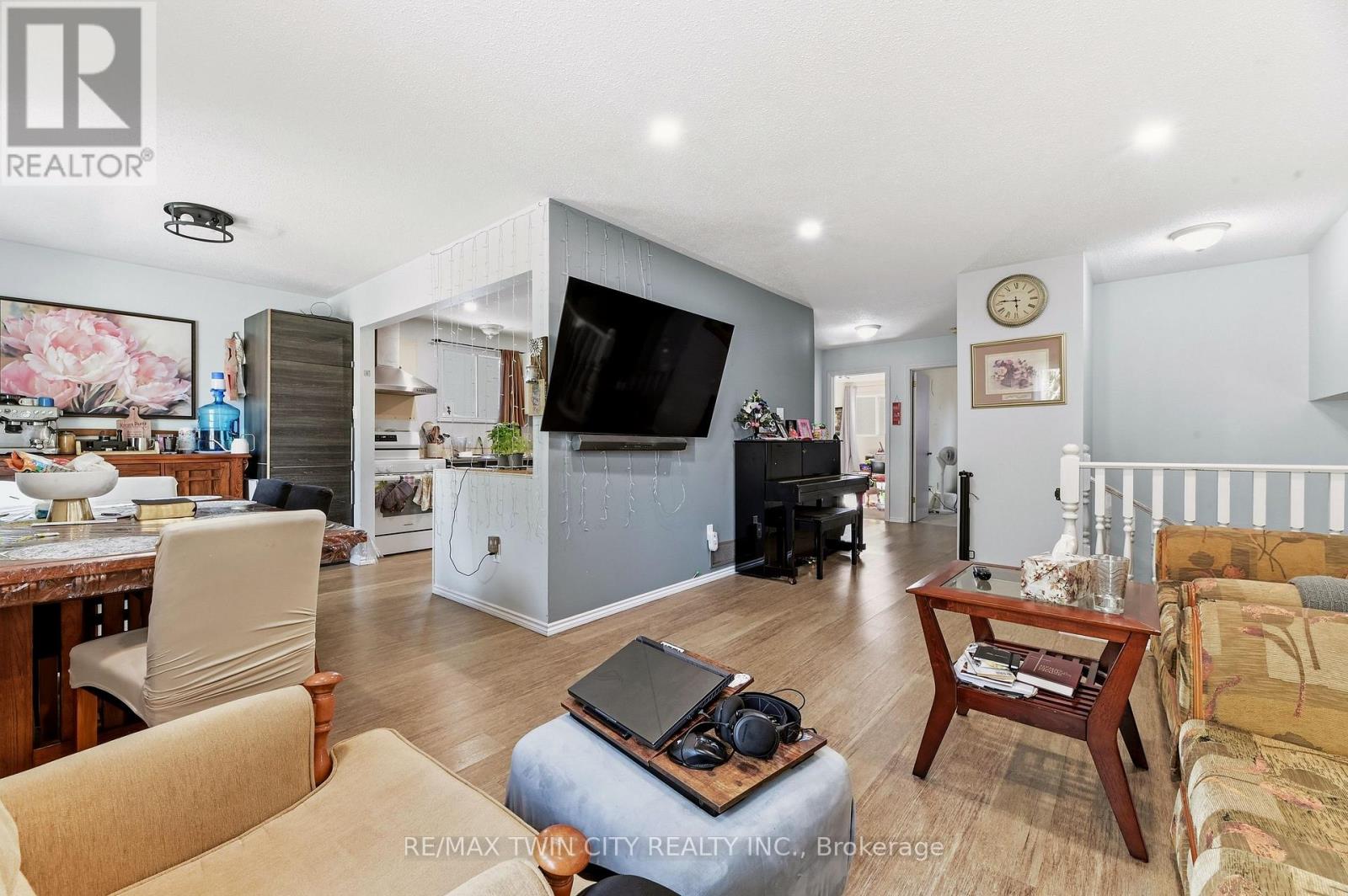 82 Beaver Crescent, Brantford, ON photo 9