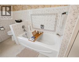 142 Carson Drive, Kitchener, ON N2B2Z2 Photo 27