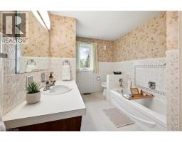 142 Carson Drive, Kitchener, ON N2B2Z2 Photo 26