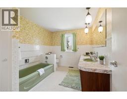 142 Carson Drive, Kitchener, ON N2B2Z2 Photo 31