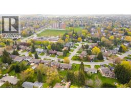 142 Carson Drive, Kitchener, ON N2B2Z2 Photo 33
