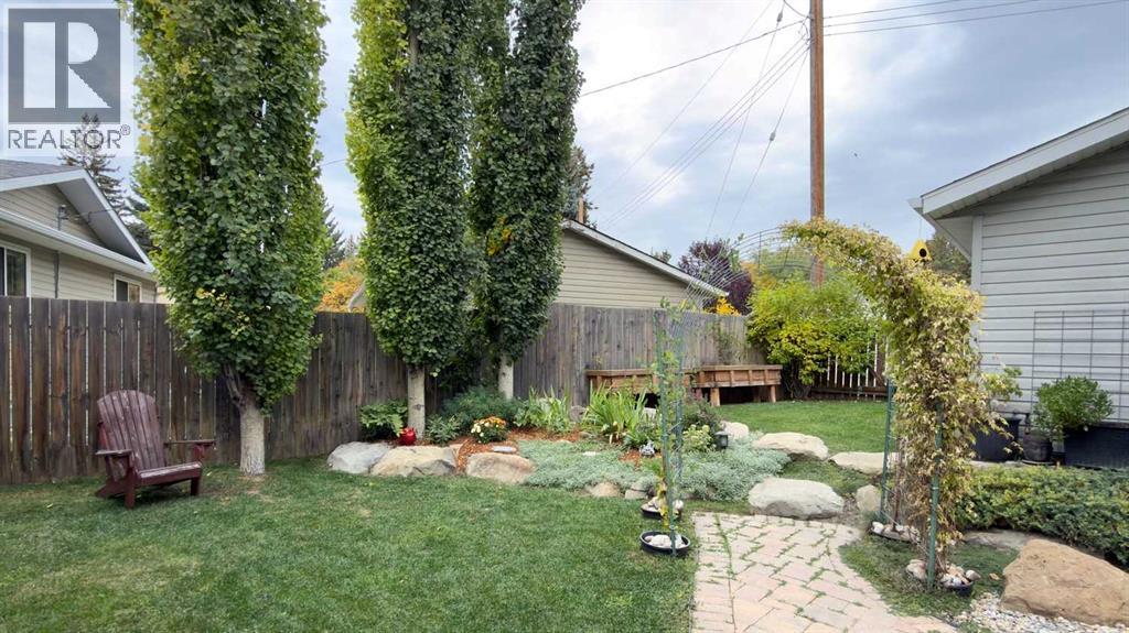 7048 61 Avenue NW, Calgary — photo 30