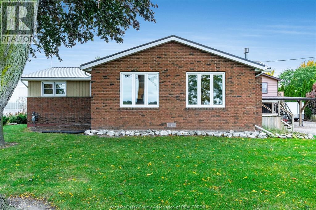 Detached at 2477 Albuna Townline, Kingsville, ON